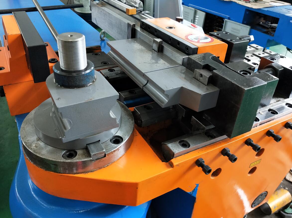 CNC Pipe Bending Machine