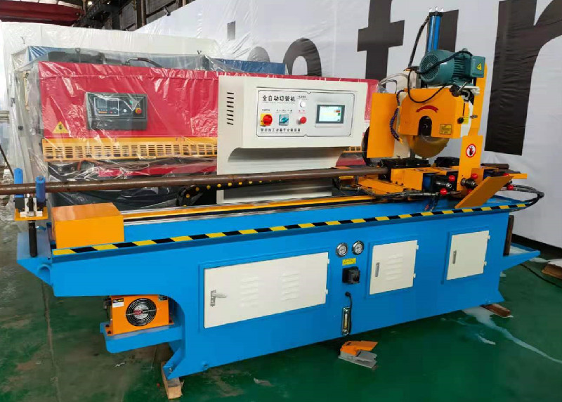 Pipe cutting machine